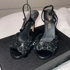 CHANEL★素敵！BLACK LEATHER CAMELLIA CC PLATFORM OXFORDS NIB CHANEL BLACK LEATHER CAMELLIA CC PLATFORM CAP TOE LACE